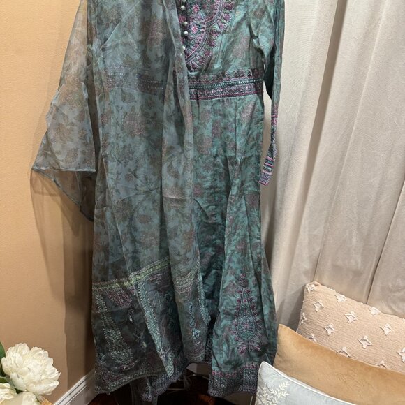 Ethnic PK Casual Wear | Floral | Embroidered - Picture 9 of 9